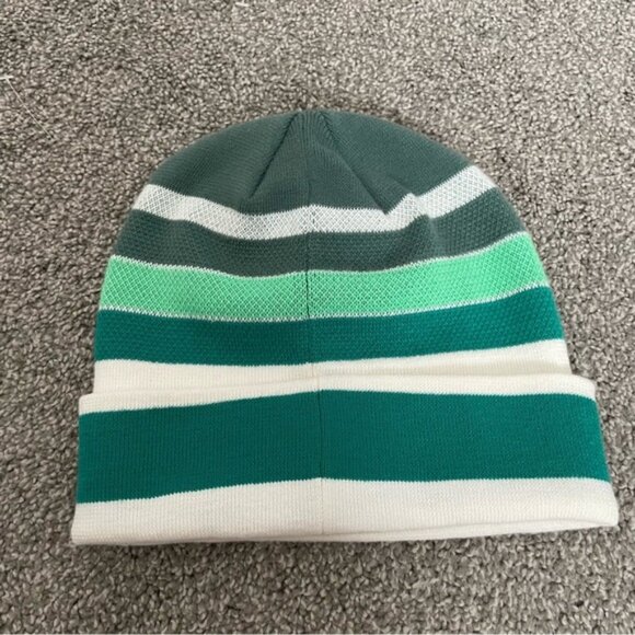 The North Face Retro Beanie - Picture 3 of 3